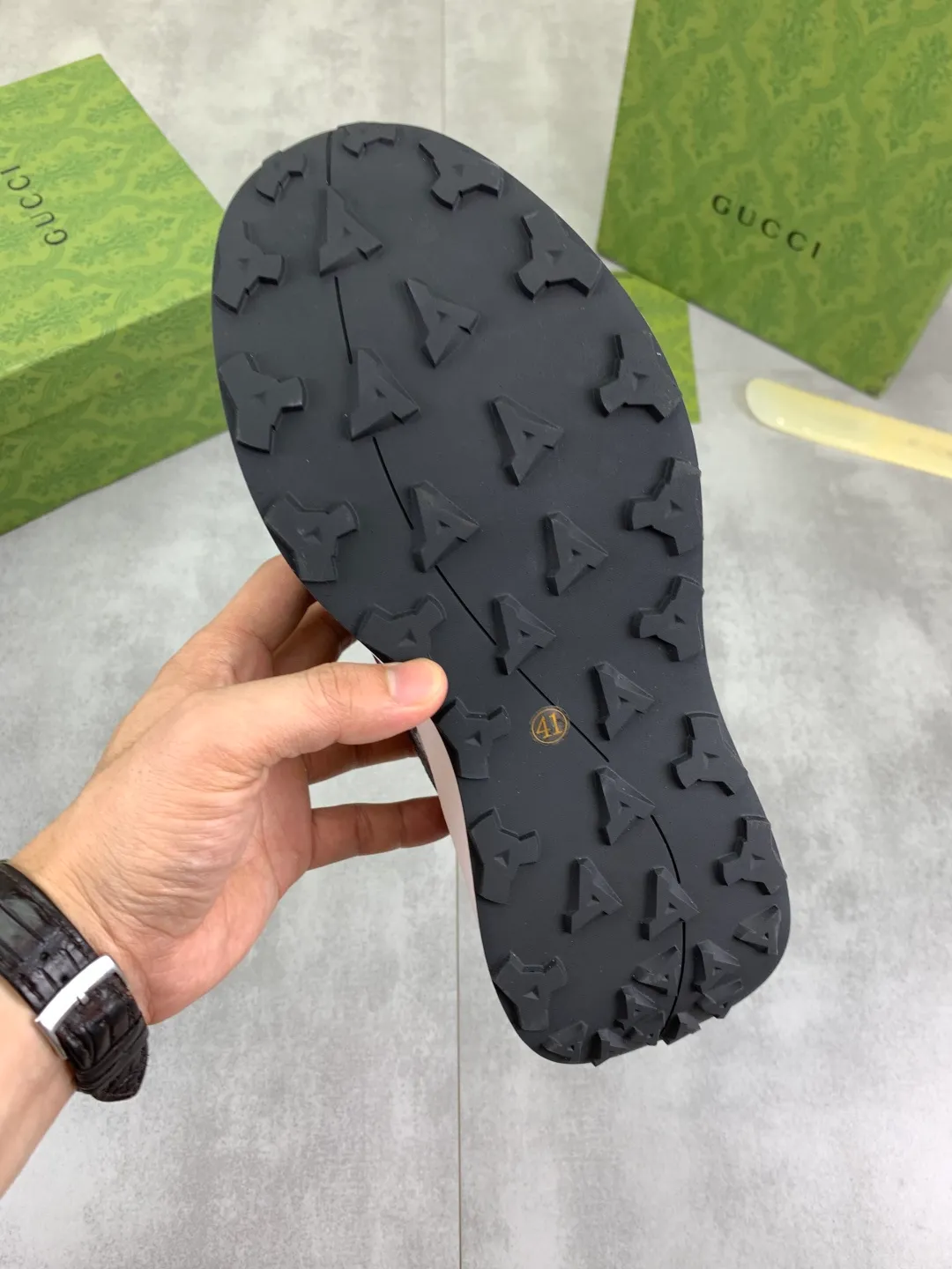 Men's men's shoes 💰P420💰【New model】 🆘 The latest model from Gucci official website🎁Classic casual and fashionable men's shoes👟Best model💥The style is simple and elegant, exclusive for trendy men. Unique official website latest brand elements👑Gucci original decoration, fashionable and generous, the fabric is made of original soft calfskin➕Comfortable soft pigskin lining ✅The official website specifies wear-resistant rubber outsole_full of elasticity, classic model taken in real life🎬Color: 3️⃣colors available😍Number: 38-44 (45 46 customized)